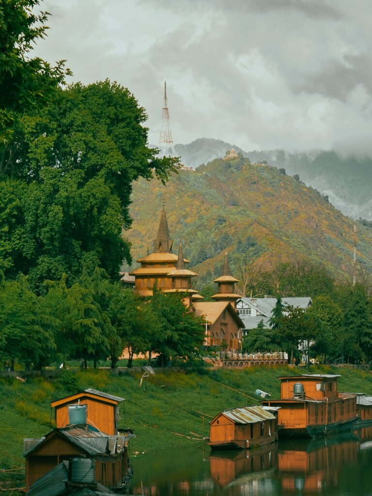 Paradise Kashmir Tour (5 Days / 4 Nights)