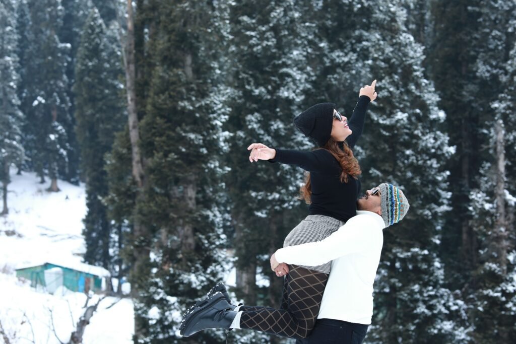 Luxury Kashmir Honeymoon Package – 5 Nights / 6 Days