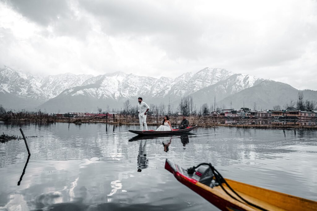 Luxury Kashmir Honeymoon Package – 5 Nights / 6 Days
