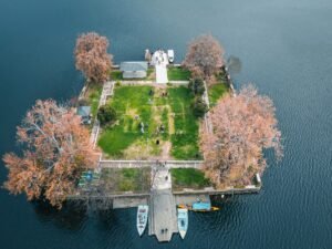 Luxury Kashmir Tour Package – 6 Nights / 7 Days